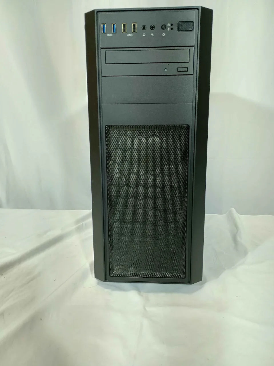整備済中古ゲーミングPC Core i5-13400F / RTX 3060 搭載機の実機写真