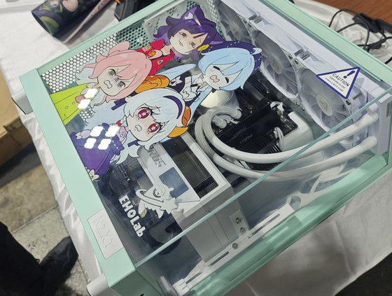 ガラス面にイラストを印刷したデザインPC